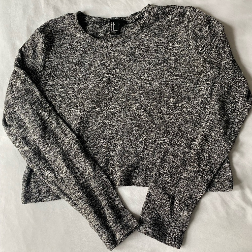 Grey/white/black top